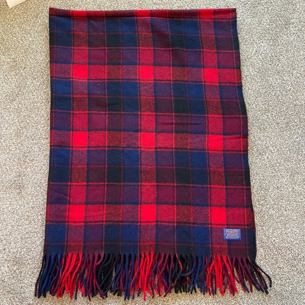Vtg Pendleton Robe in a Bag Stadium Blanket‎ Plaid Fringe Red Blue Throw 76x42